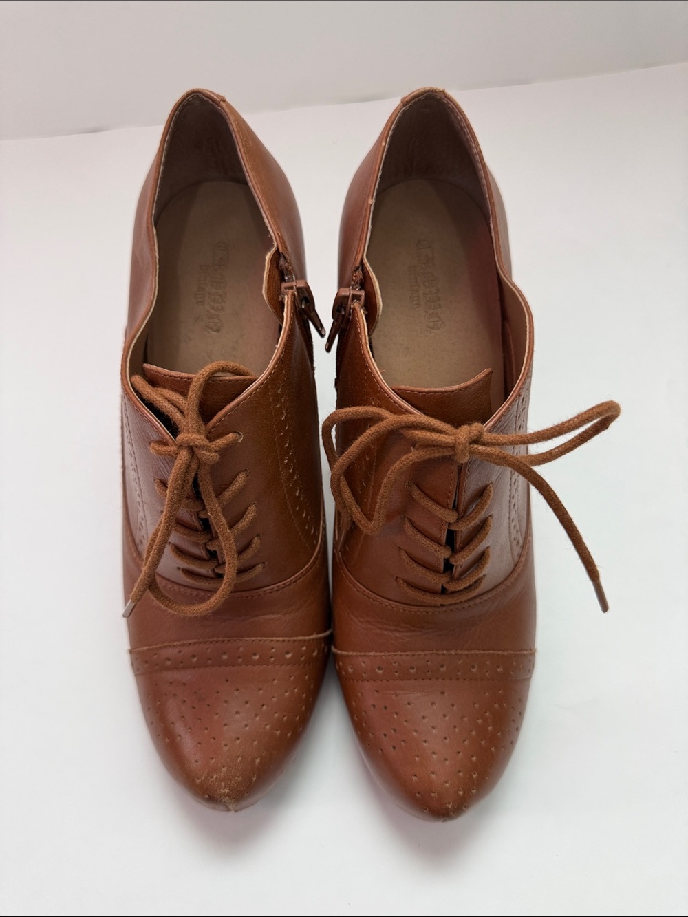 Crown Vintage Tan Brown Lace-Up Oxford Flats